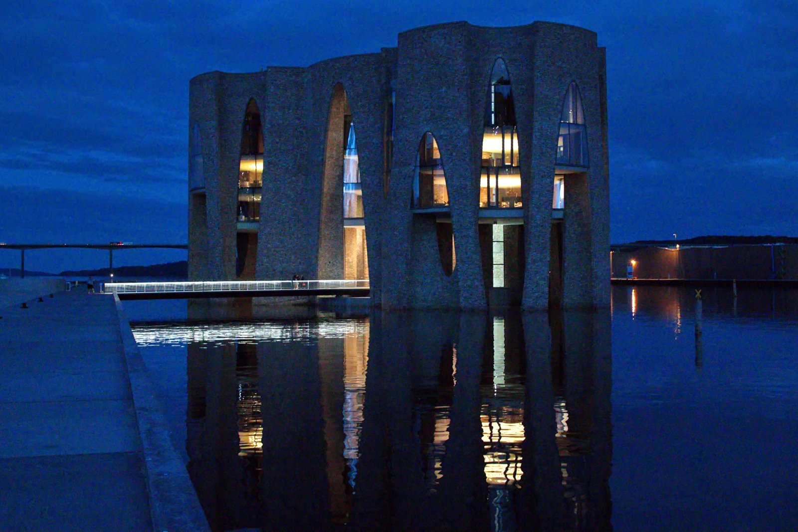 08 Fjordenhus ved aftentid